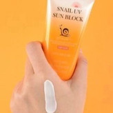 تست کرم ضدآفتاب حلزون جیگوت روی دست